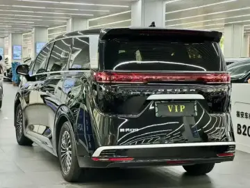 2022 Denza D9 с пробегом 67 000 км