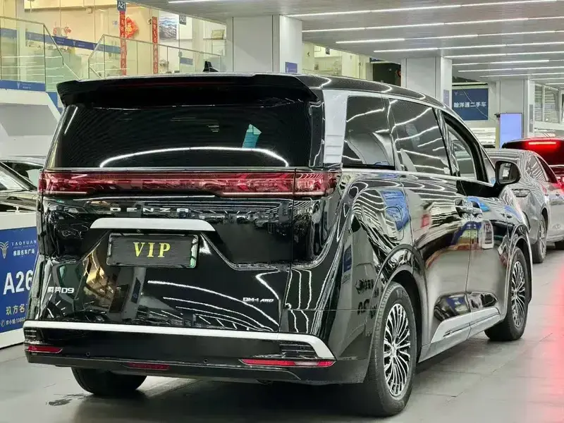 2022 Denza D9 с пробегом 67 000 км