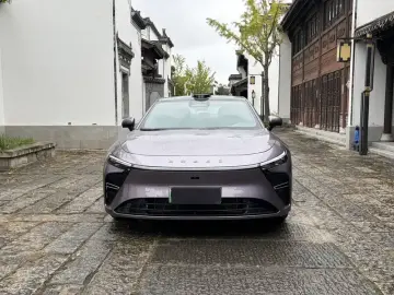 2025 Exeed Exlantix ES с пробегом 10 000 км