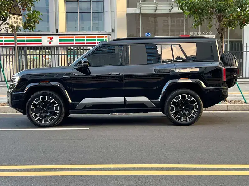 2025 BYD FangChengBao Leopard 8 с пробегом 30 000 км