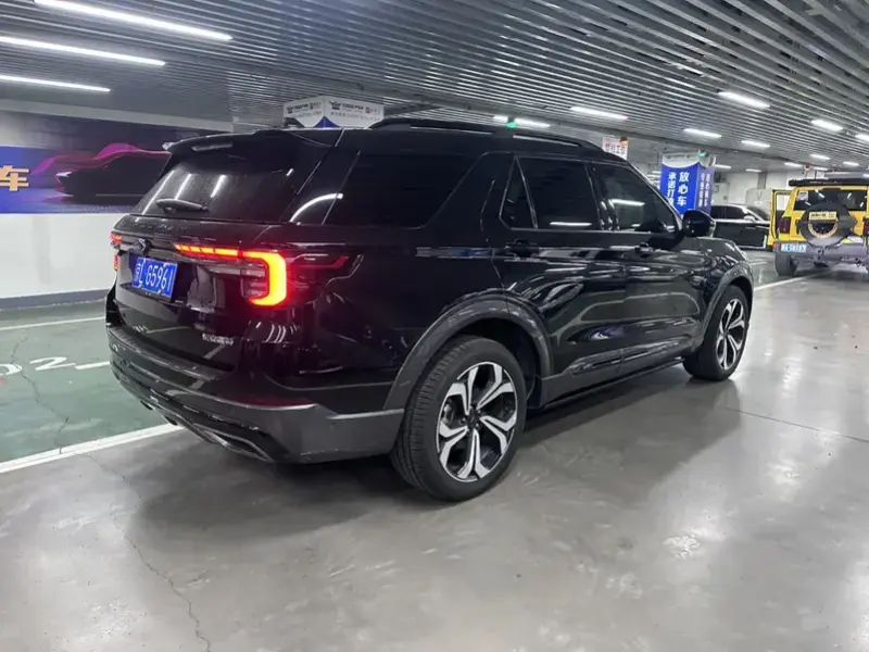 2023 Ford Explorer с пробегом 37 000 км