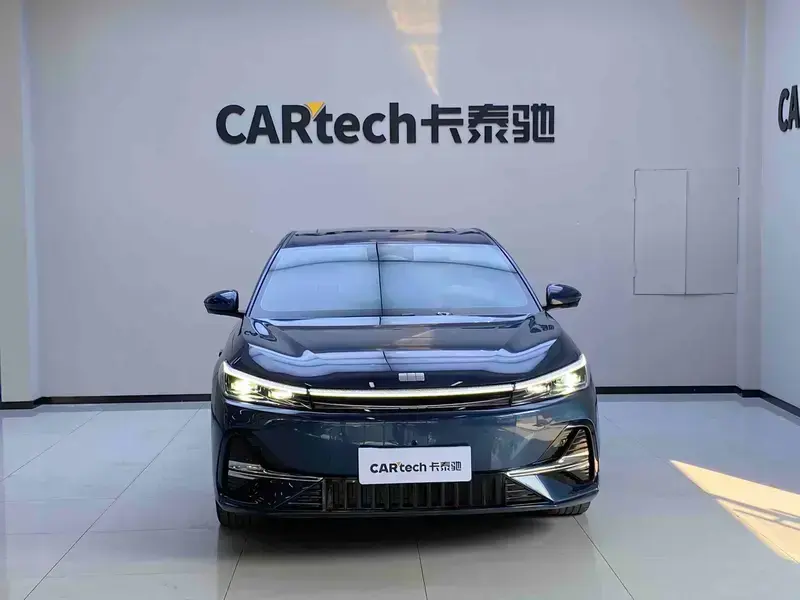 2025 Geely Galaxy A7 с пробегом 20 000 км