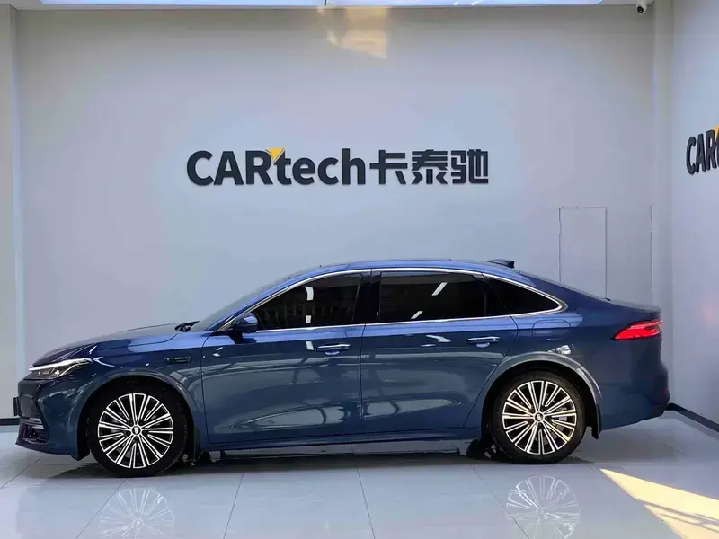2025 Geely Galaxy A7 с пробегом 20 000 км