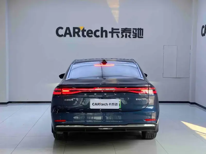 2025 Geely Galaxy A7 с пробегом 20 000 км