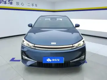 2025 Geely Galaxy A7 с пробегом 10 000 км