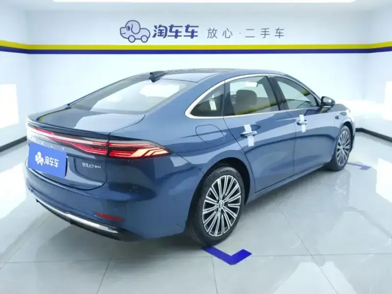 2025 Geely Galaxy A7 с пробегом 10 000 км