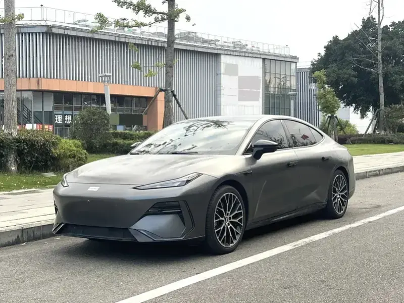 2024 Geely Galaxy E8 с пробегом 55 000 км