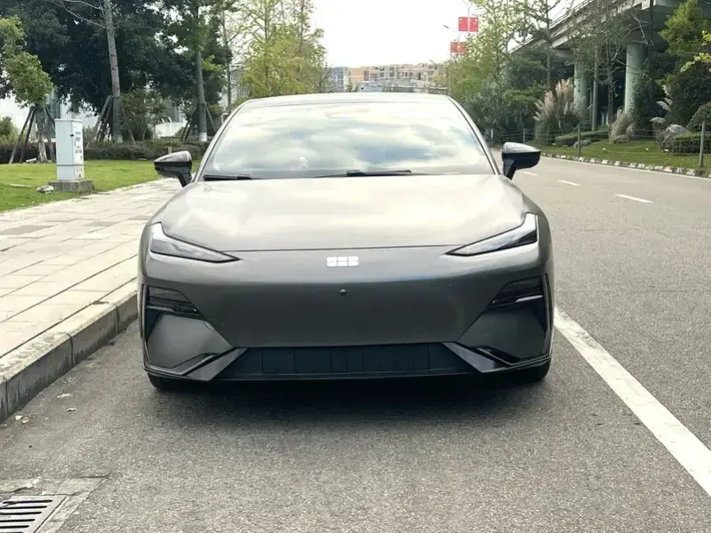 2024 Geely Galaxy E8 с пробегом 55 000 км