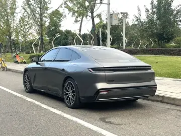 2024 Geely Galaxy E8 с пробегом 55 000 км