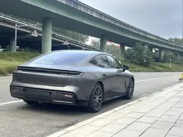 2024 Geely Galaxy E8 с пробегом 55 000 км
