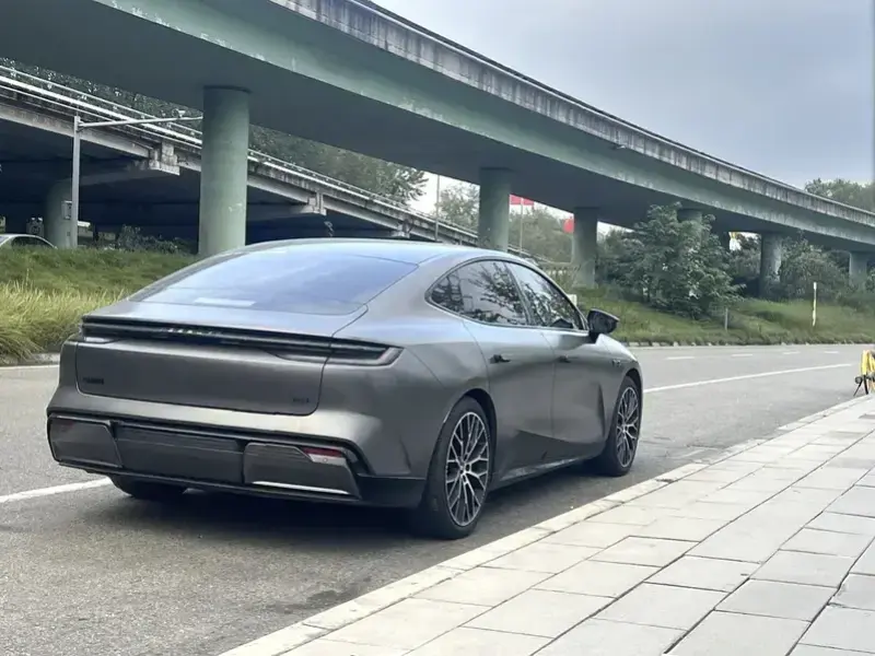 2024 Geely Galaxy E8 с пробегом 55 000 км