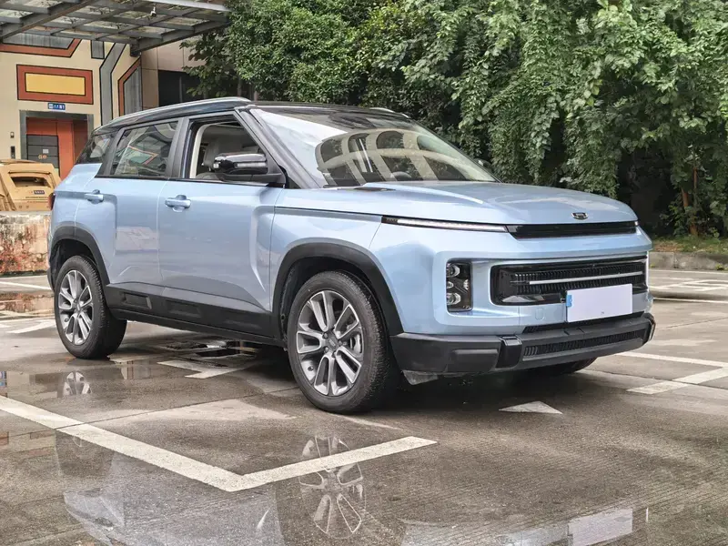 2025 Geely Icon с пробегом 6 000 км