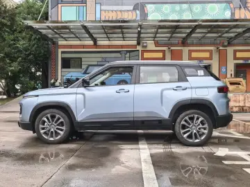 2025 Geely Icon с пробегом 6 000 км
