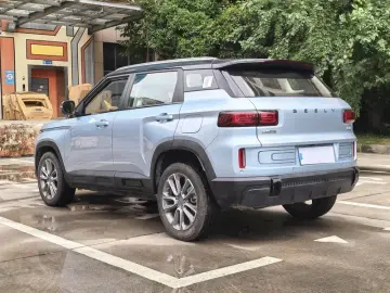2025 Geely Icon с пробегом 6 000 км