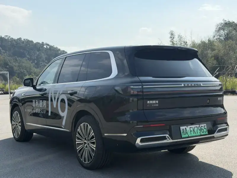 2025 Geely Galaxy M9 с пробегом 6 000 км