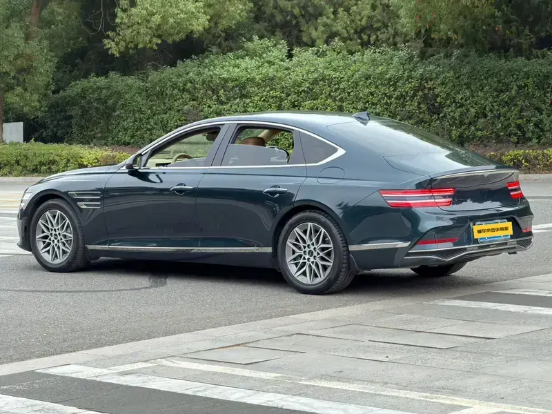2024 Genesis G80 с пробегом 42 000 км