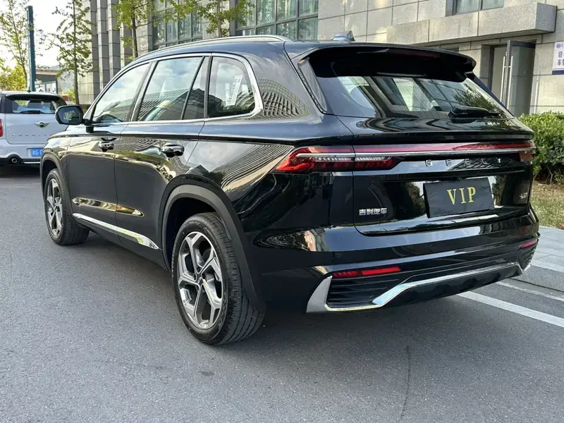 2024 Geely Monjaro с пробегом 9 000 км