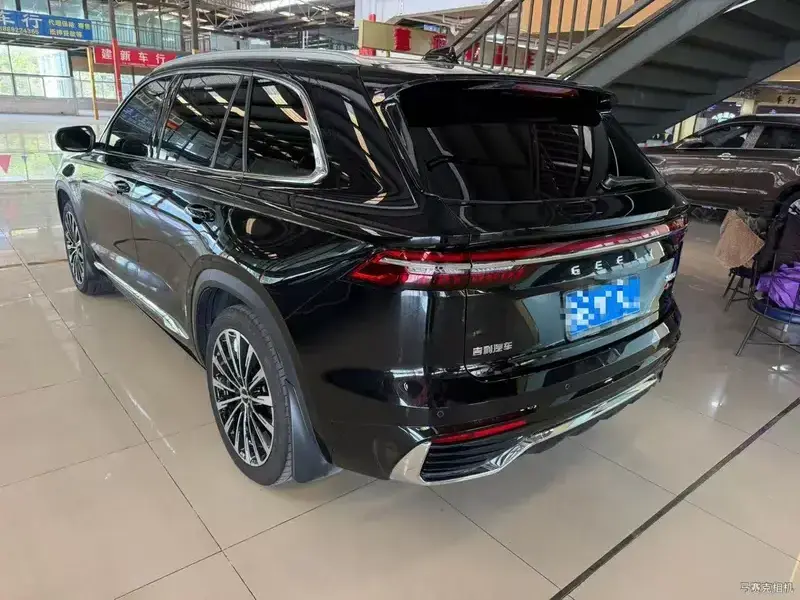 2025 Geely Monjaro с пробегом 10 000 км