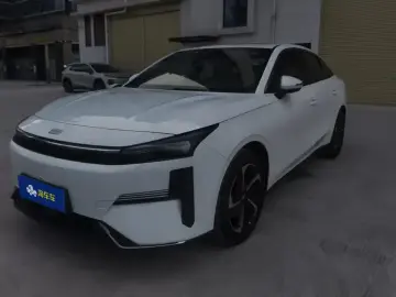 2023 Geely Galaxy L6 с пробегом 30 000 км