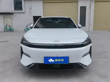 2023 Geely Galaxy L6 с пробегом 30 000 км
