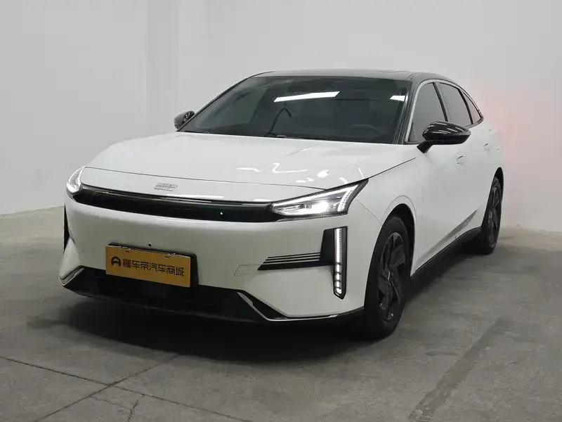 2023 Geely Galaxy L6 с пробегом 40 800 км