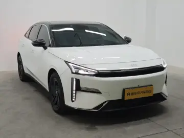 2023 Geely Galaxy L6 с пробегом 40 800 км