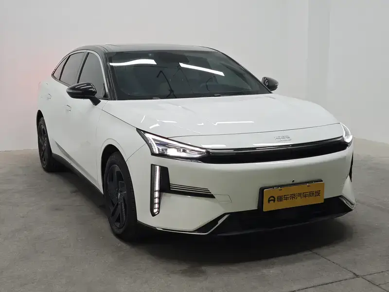2023 Geely Galaxy L6 с пробегом 40 800 км