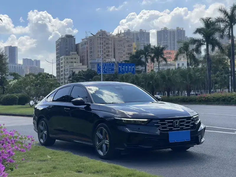 2025 Honda Accord с пробегом 9 400 км