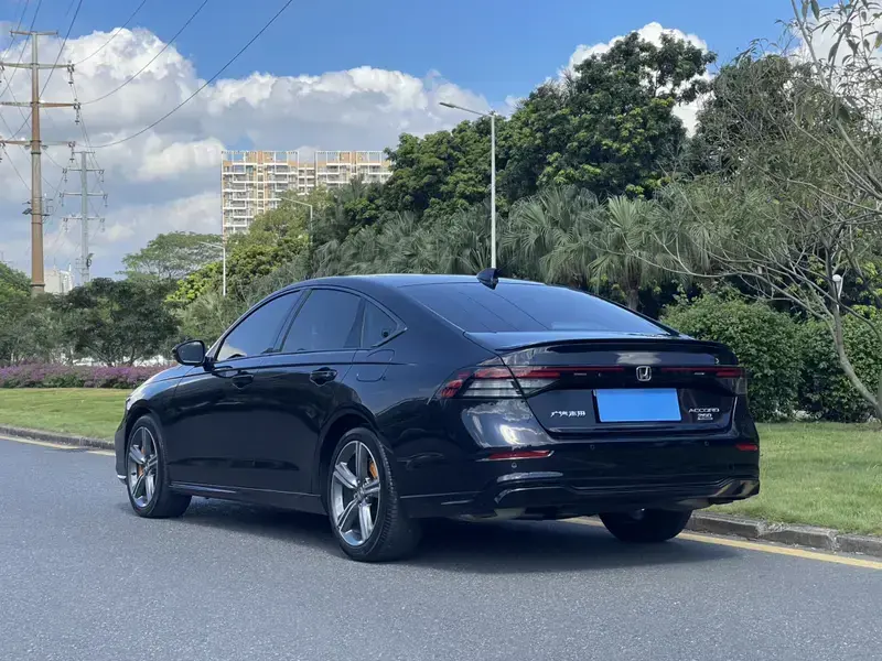 2025 Honda Accord с пробегом 9 400 км