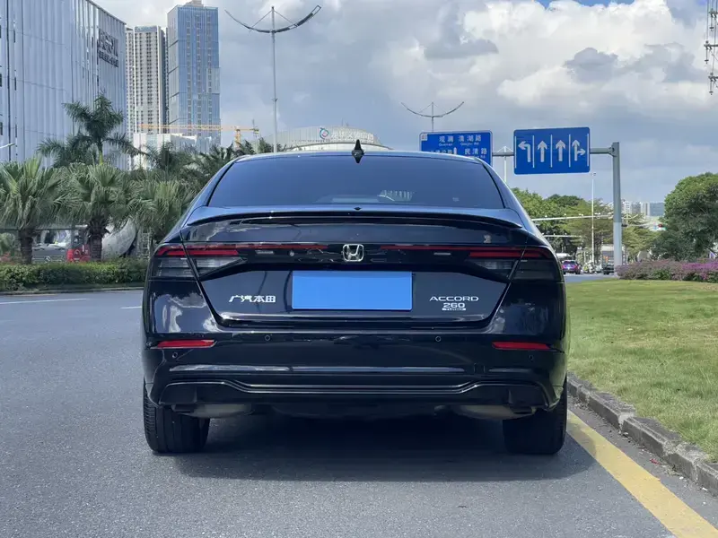 2025 Honda Accord с пробегом 9 400 км