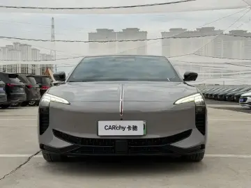 2025 Hongqi EH7 с пробегом 17 000 км