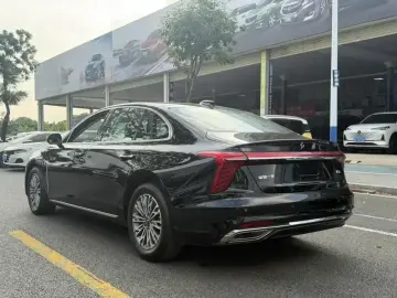 2024 Hongqi H5 с пробегом 10 000 км
