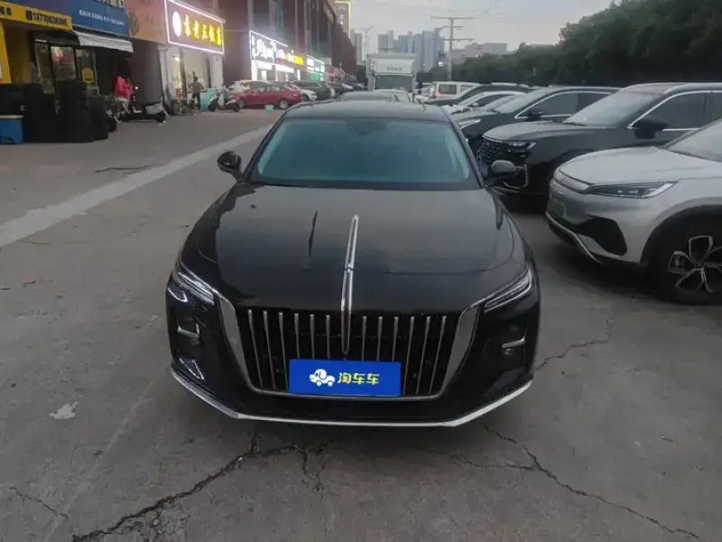 2025 Hongqi H5 с пробегом 18 000 км