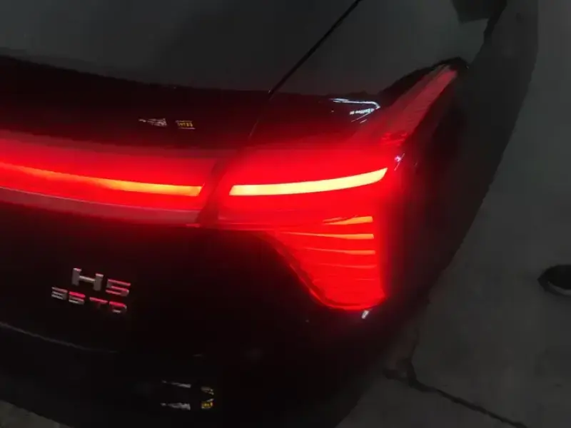 2025 Hongqi H5 с пробегом 18 000 км