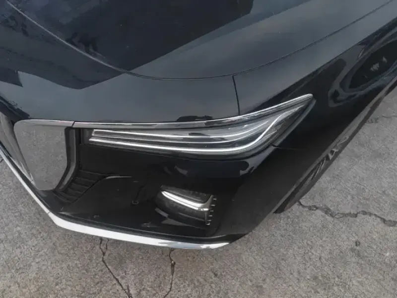 2025 Hongqi H5 с пробегом 18 000 км