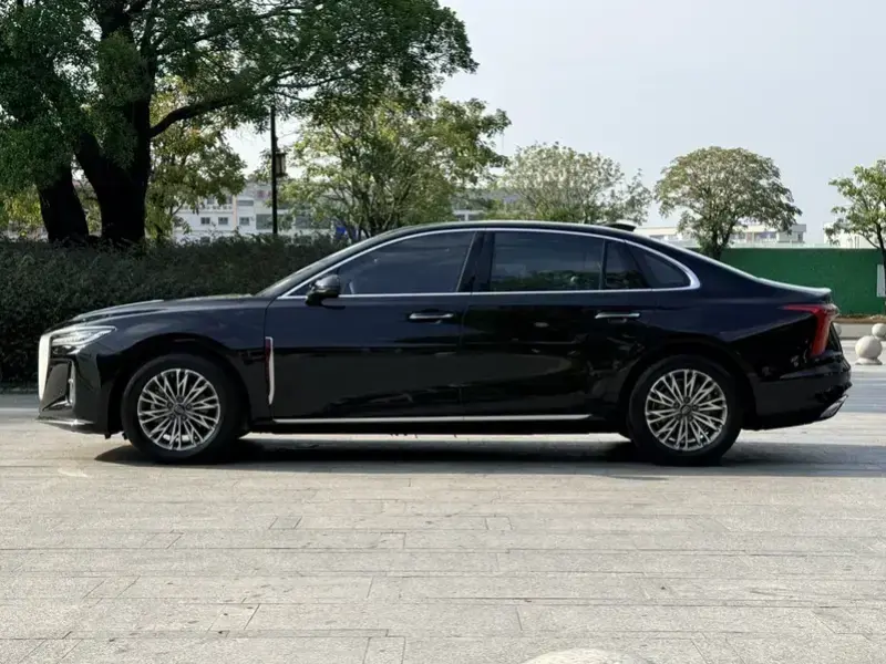 2023 Hongqi H5 с пробегом 14 000 км