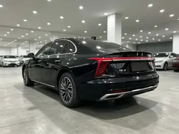 2024 Hongqi H5 с пробегом 11 000 км