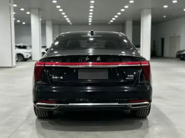 2024 Hongqi H5 с пробегом 11 000 км