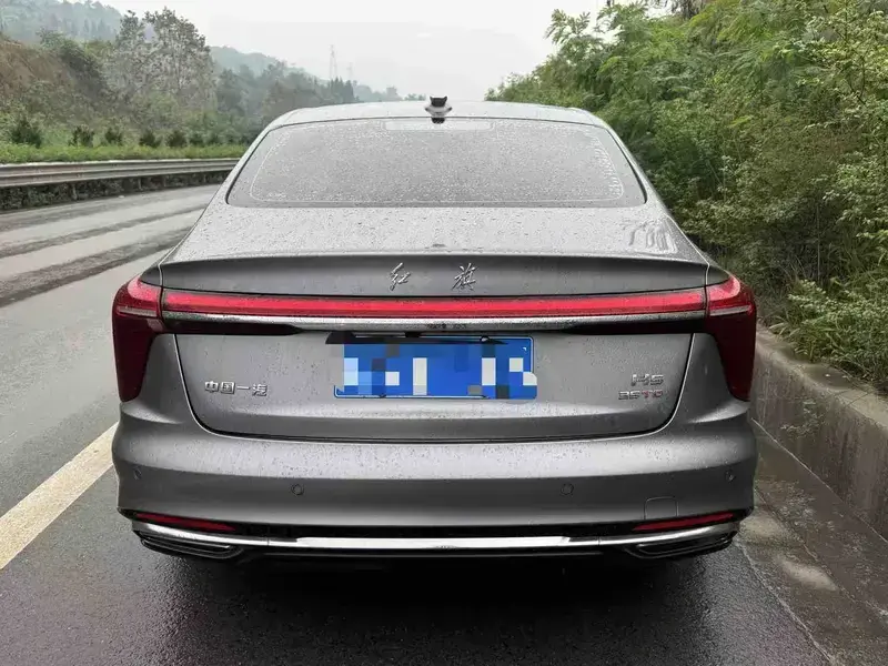 2024 Hongqi H5 с пробегом 42 000 км