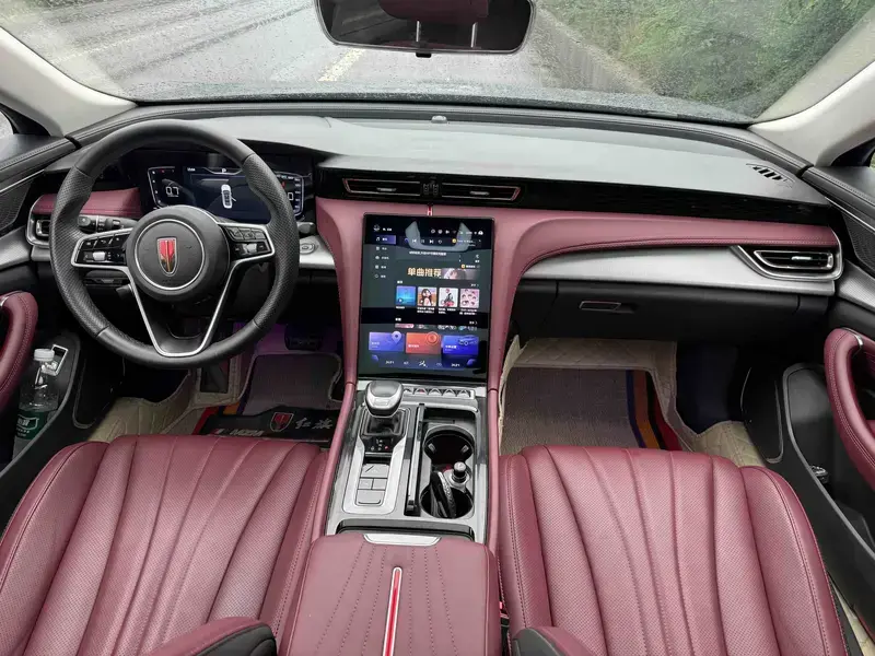 2024 Hongqi H5 с пробегом 42 000 км