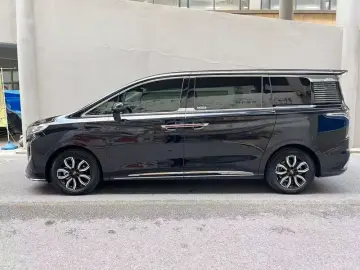 2022 Hongqi HQ9 с пробегом 27 000 км