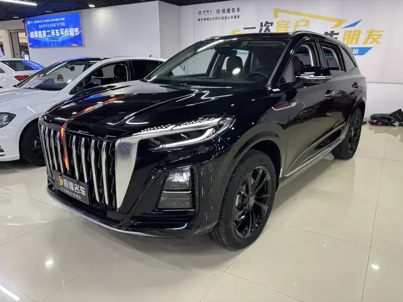 2025 Hongqi HS3 с пробегом 8 000 км
