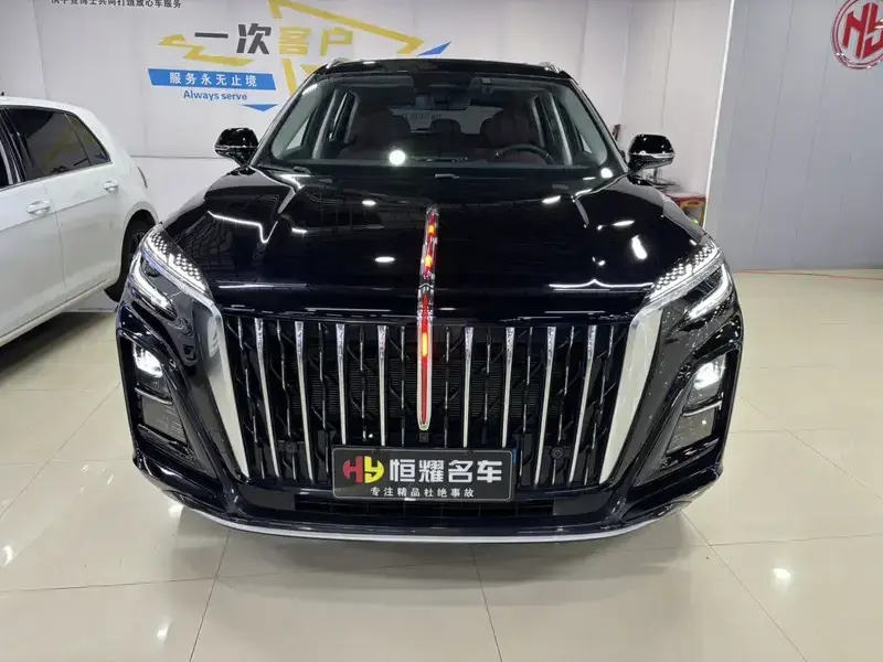 2025 Hongqi HS3 с пробегом 8 000 км