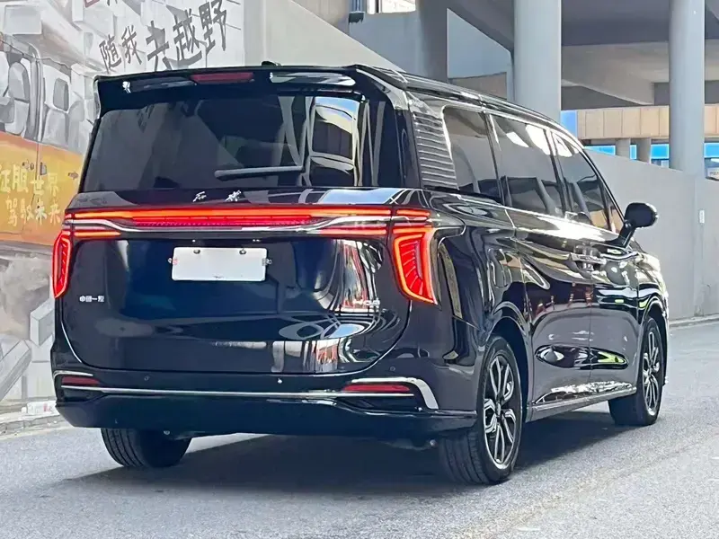 2022 Hongqi HQ9 с пробегом 27 000 км
