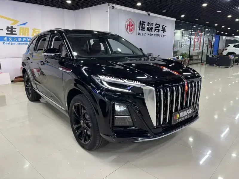 2025 Hongqi HS3 с пробегом 8 000 км