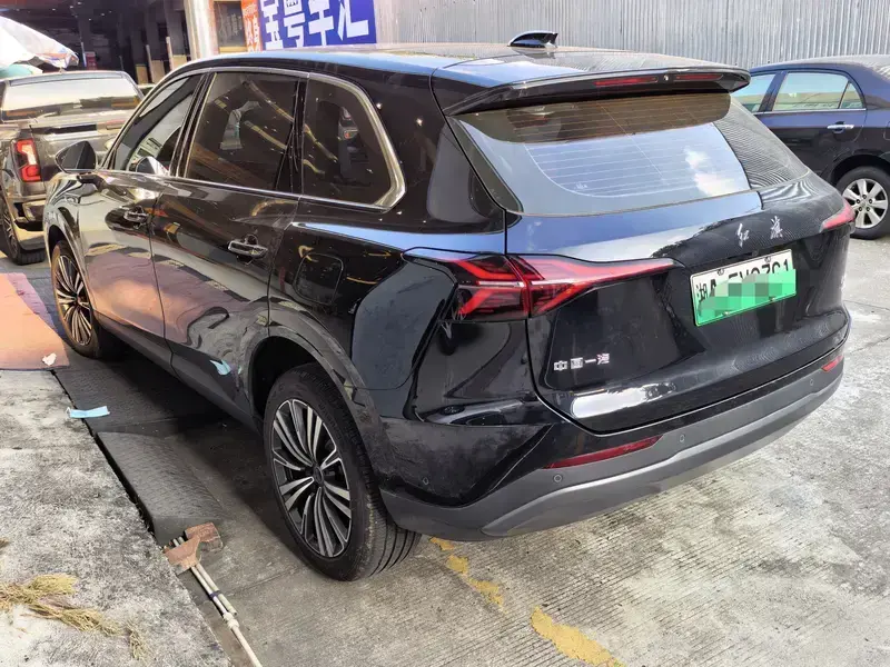 2026 Hongqi HS6 с пробегом 8 000 км