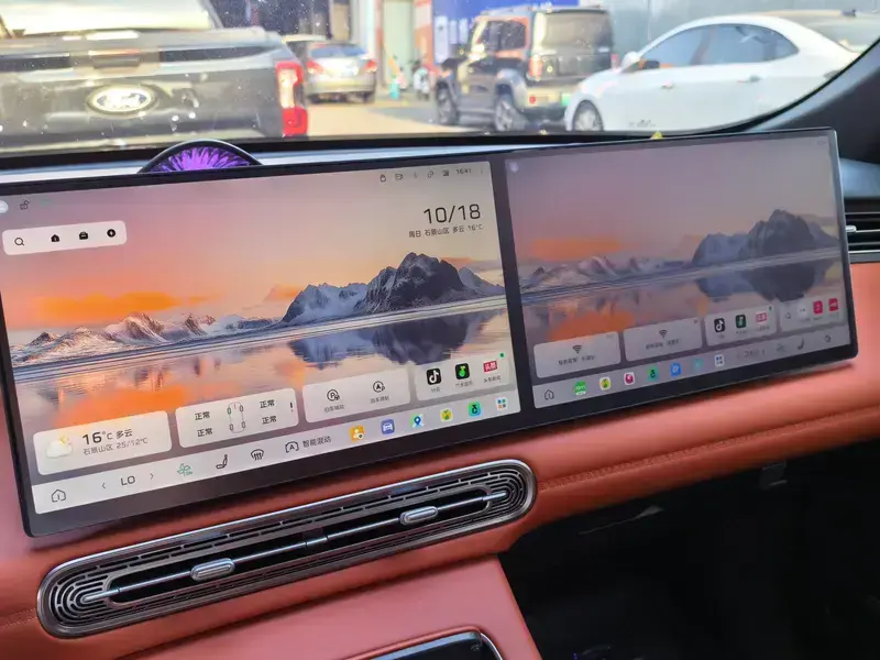 2026 Hongqi HS6 с пробегом 8 000 км