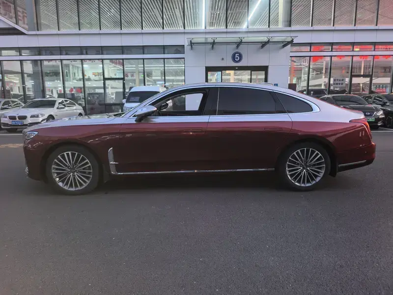 2022 Hongqi H9 с пробегом 30 000 км