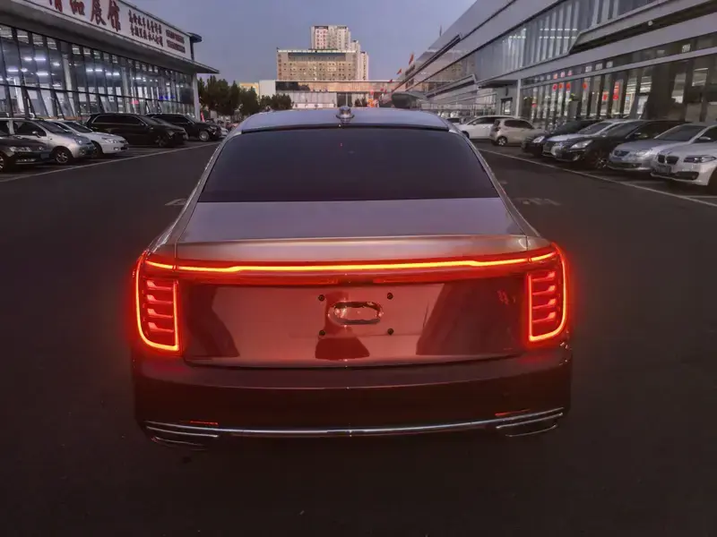 2022 Hongqi H9 с пробегом 30 000 км