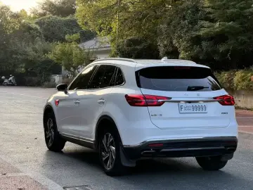 2022 Hongqi HS5 с пробегом 24 000 км